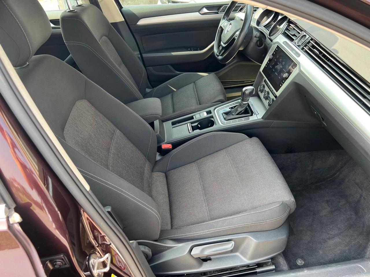 Volkswagen Passat Variant 1.6 TDI SCR DSG Business BMT colore Bordeaux