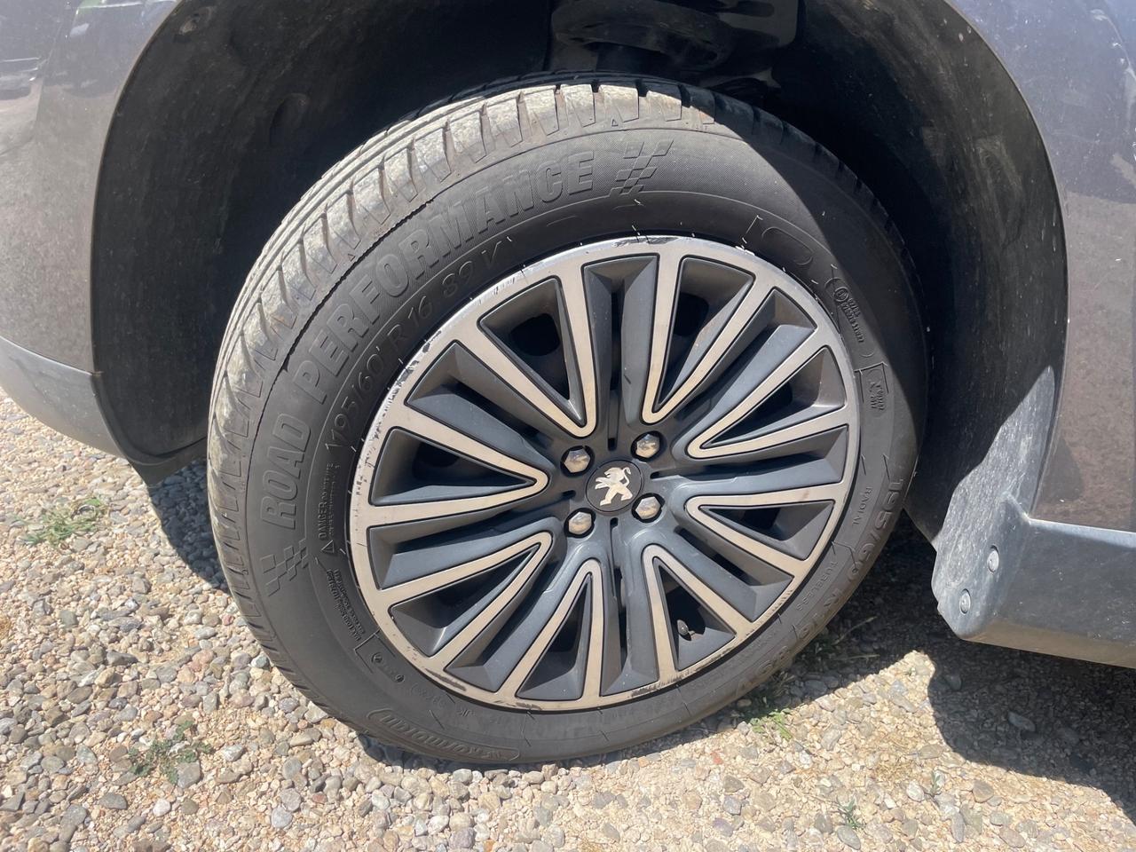Peugeot 2008 1.2 VTi 82CV Allure