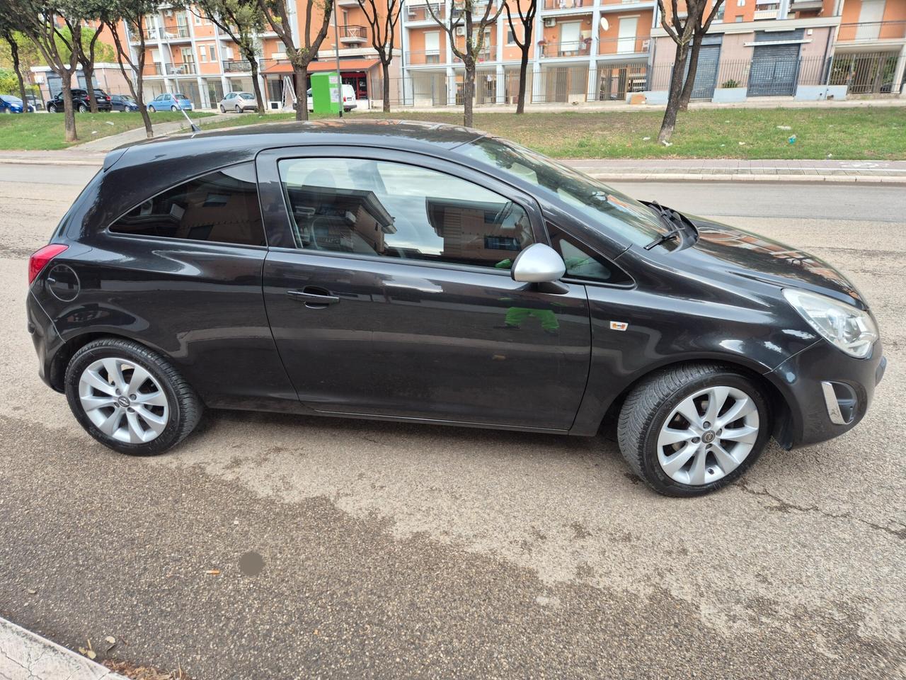 Opel Corsa 1.2 85CV gpl 3 porte anno 2013