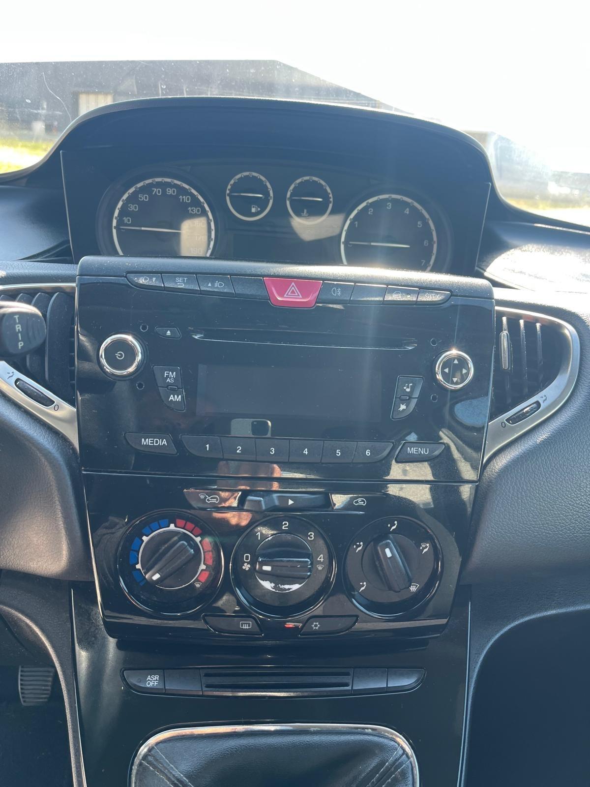 Lancia Ypsilon Platinum 110000 KM GARANZIA 12 m LEGGERE)