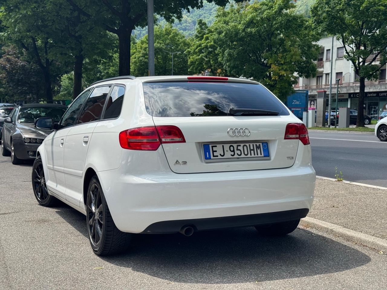 Audi A3 SPB 1.6 TDI 105 CV CR - VETRI OSCURATI - GIA' TAGLIANDATA