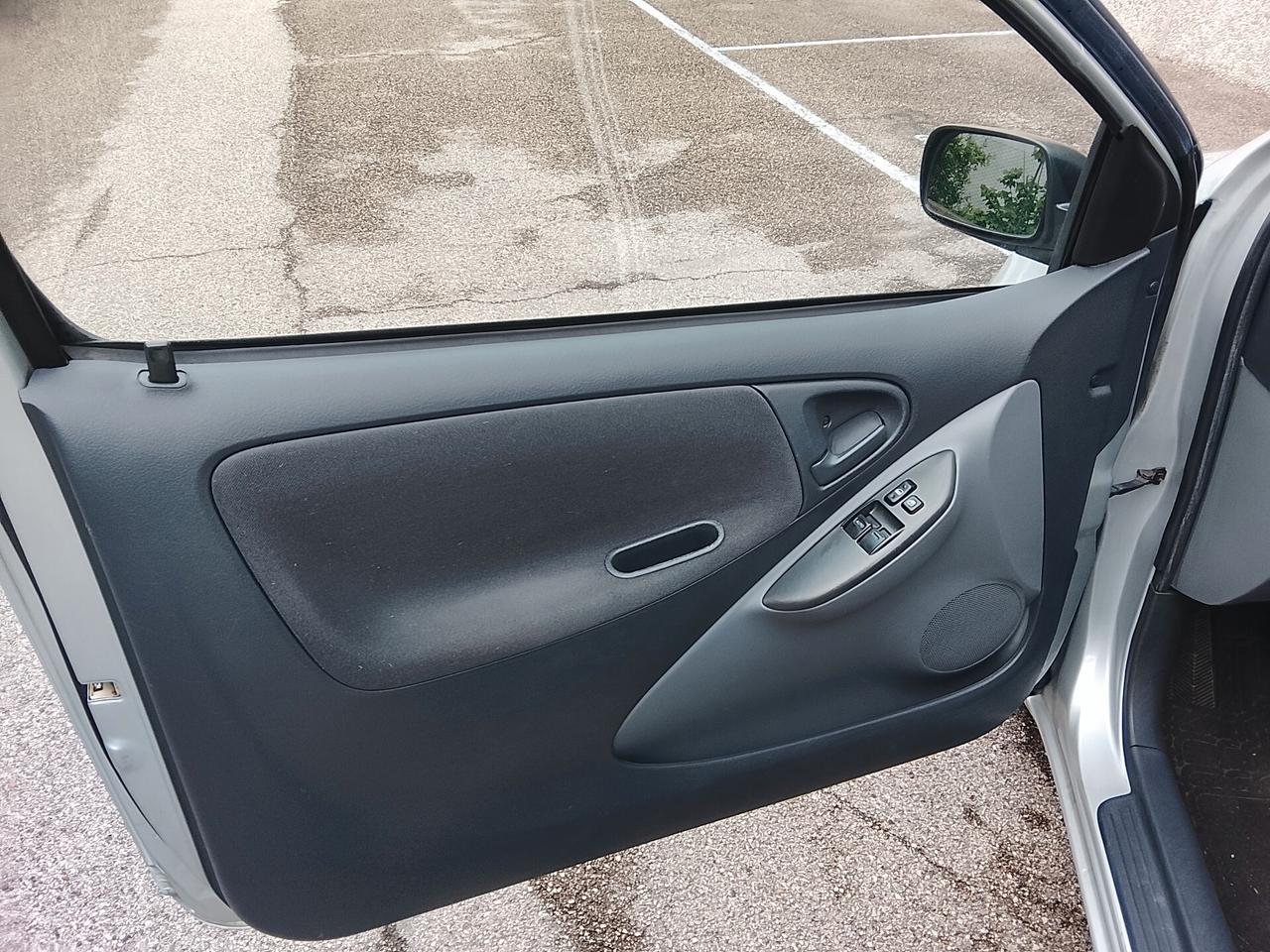 Toyota Yaris 1.0i 16V cat 3 porte