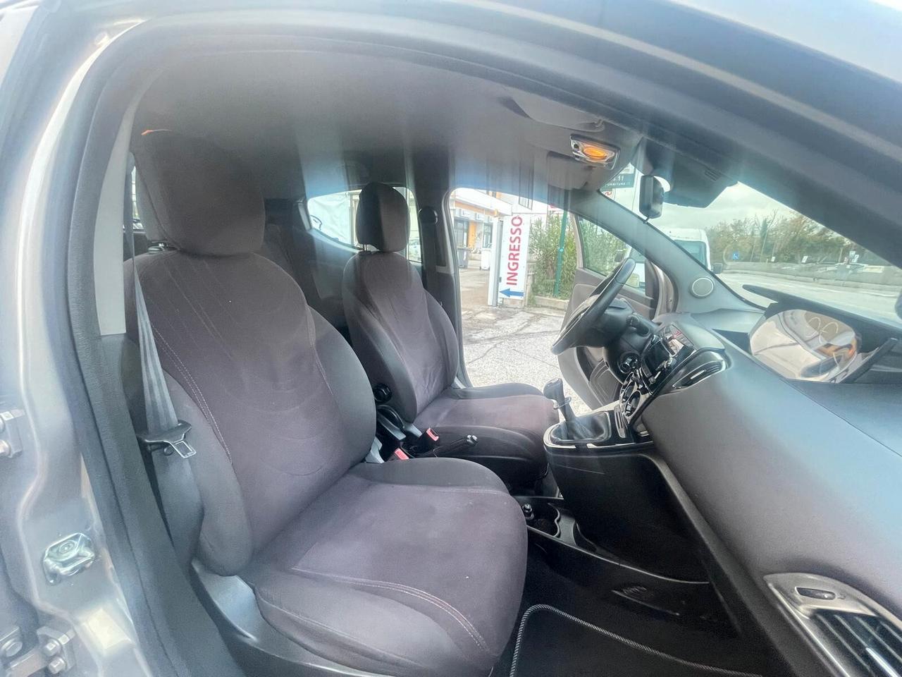 Lancia Ypsilon 0.9 TwinAir 85 CV 5 porte Metano Ecochic Elefantino