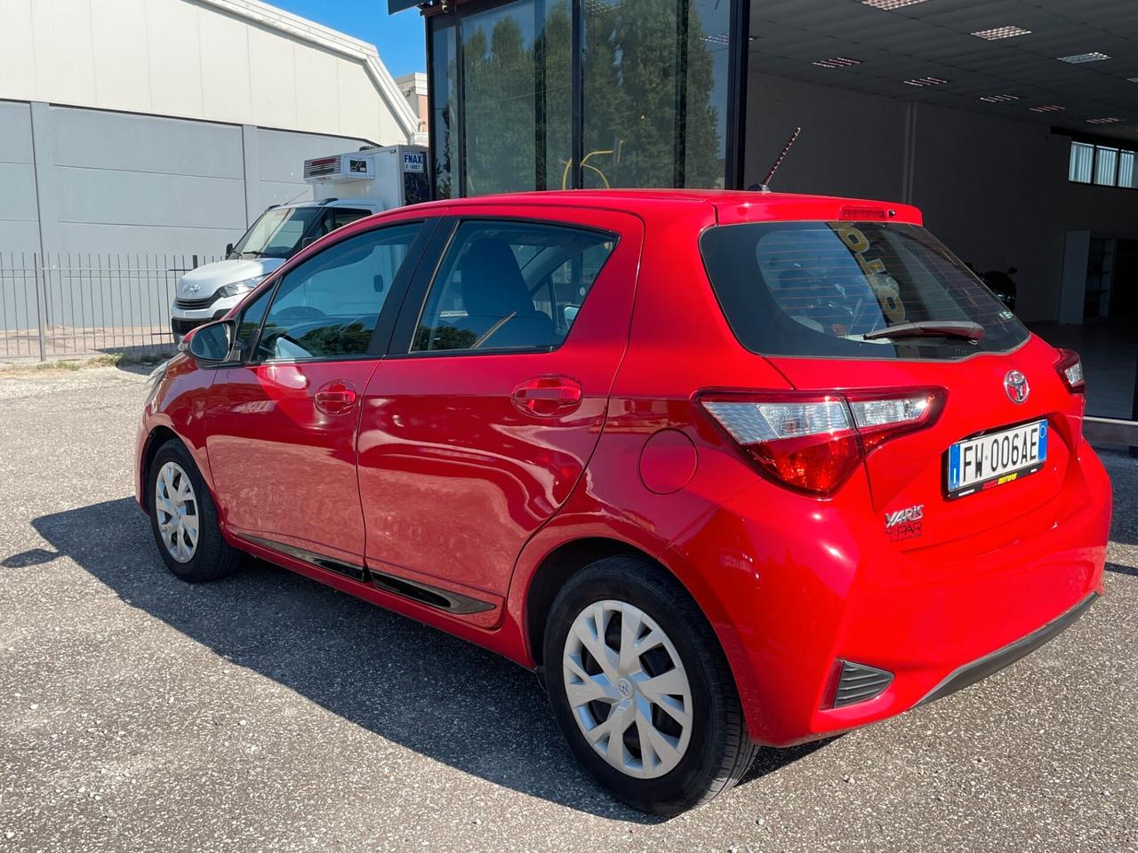 Toyota Yaris 1.0 72 CV 5 porte Lounge X NEOPATENTATI