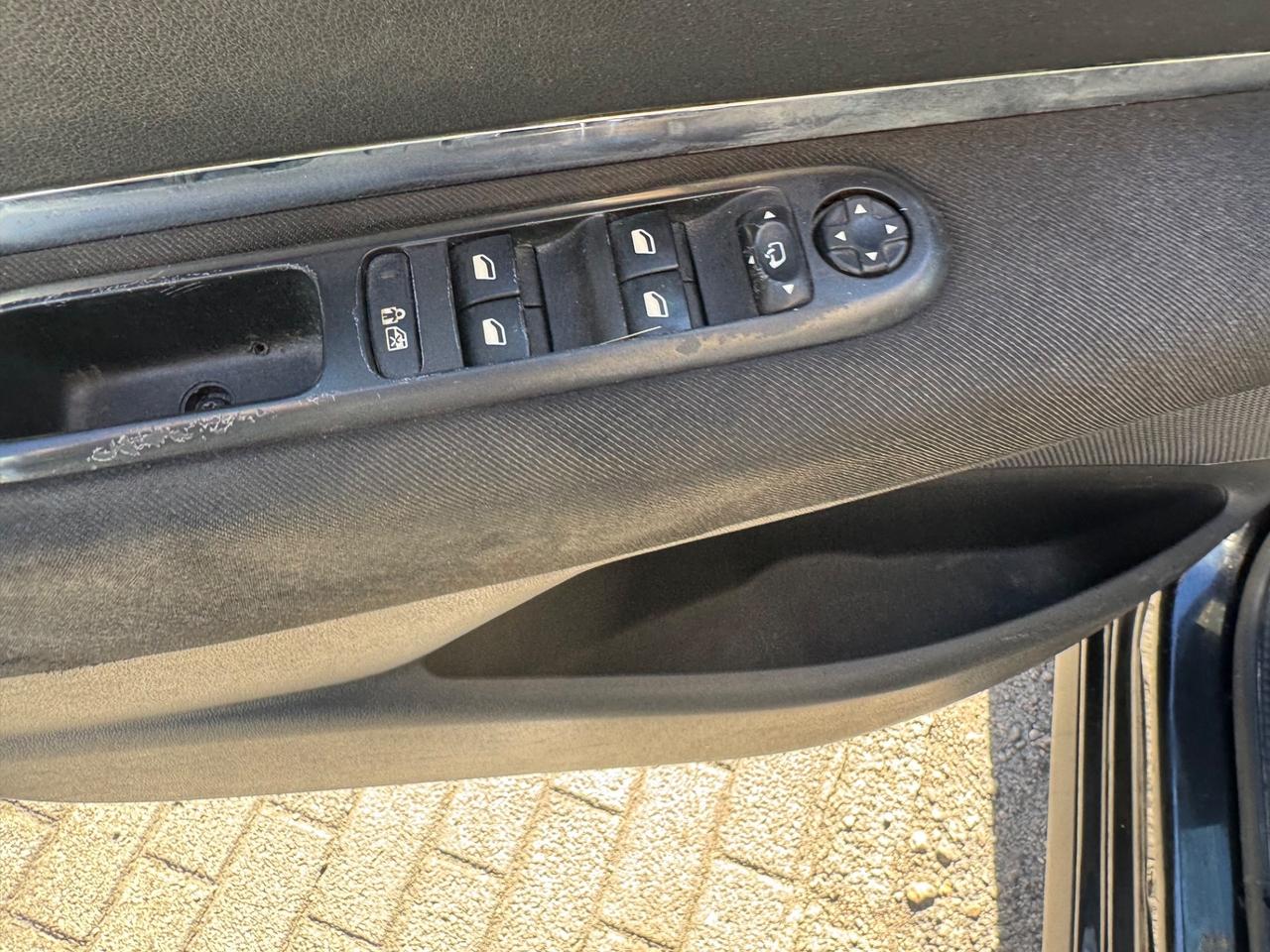 Peugeot 3008 1.6 HDi 110CV cambio robotizzato Premium