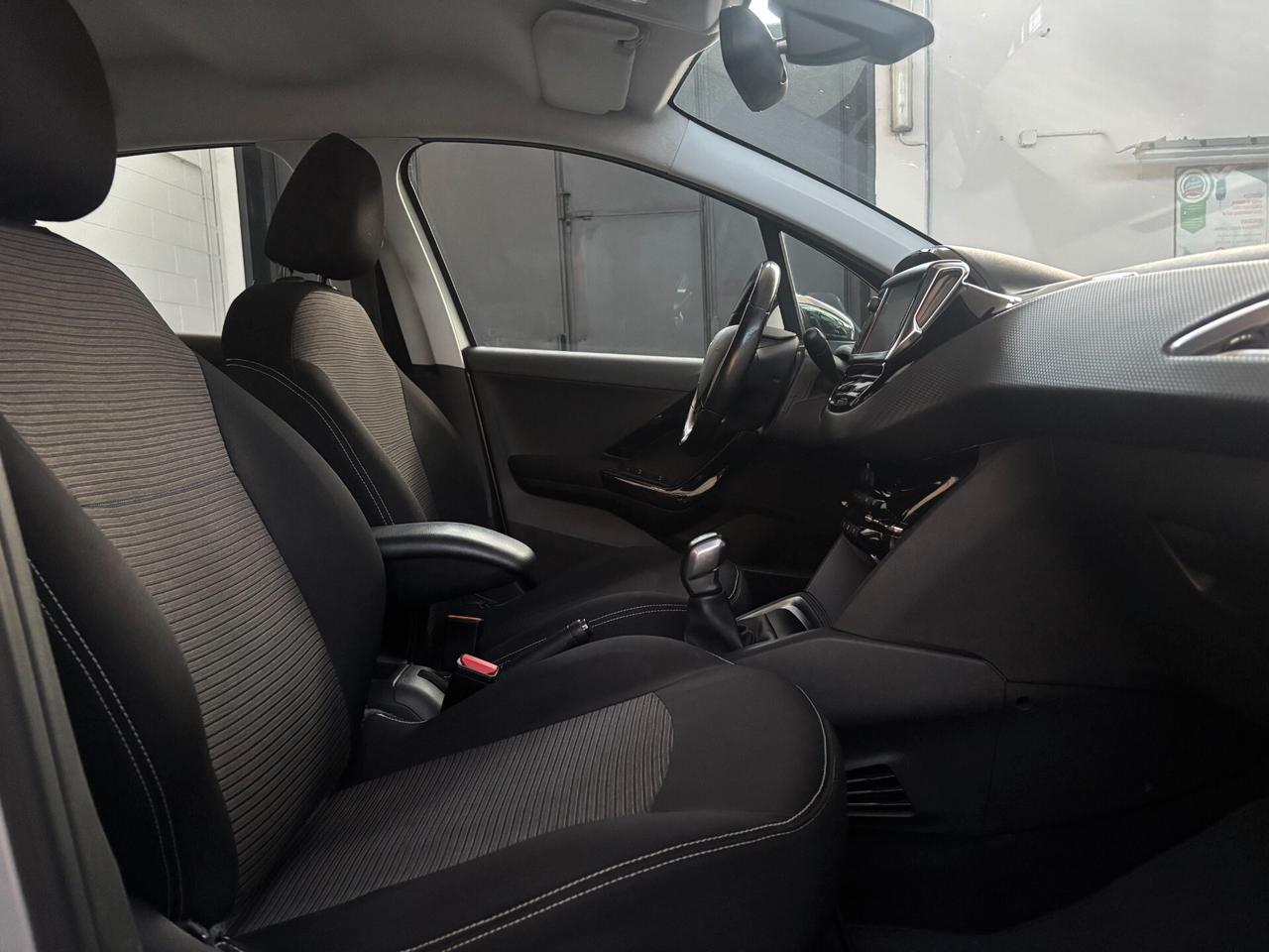 Peugeot 208 PureTech 82 5p. GPL Allure