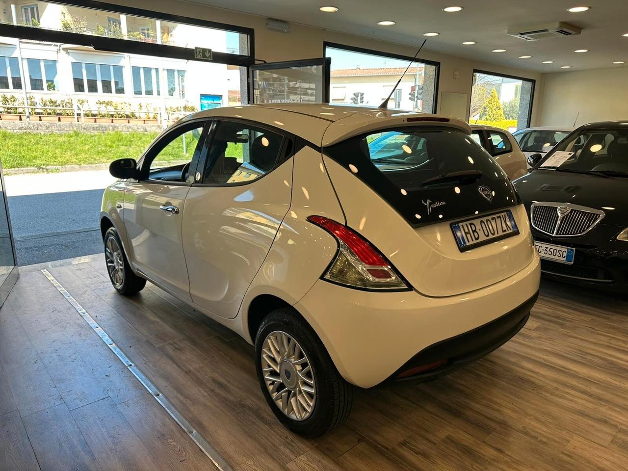 Lancia Ypsilon 0.9 TwinAir 85 CV 5 porte Metano Ecochic Gold