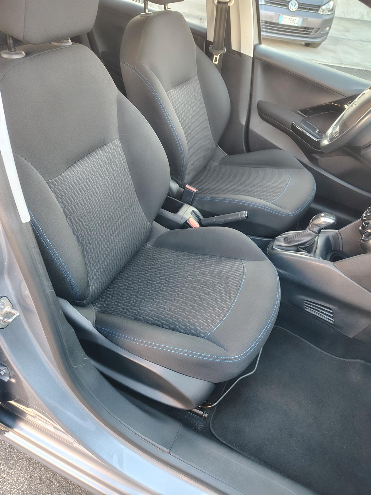 Peugeot 208 PureTech 82 Stop&Start 5 porte Signature