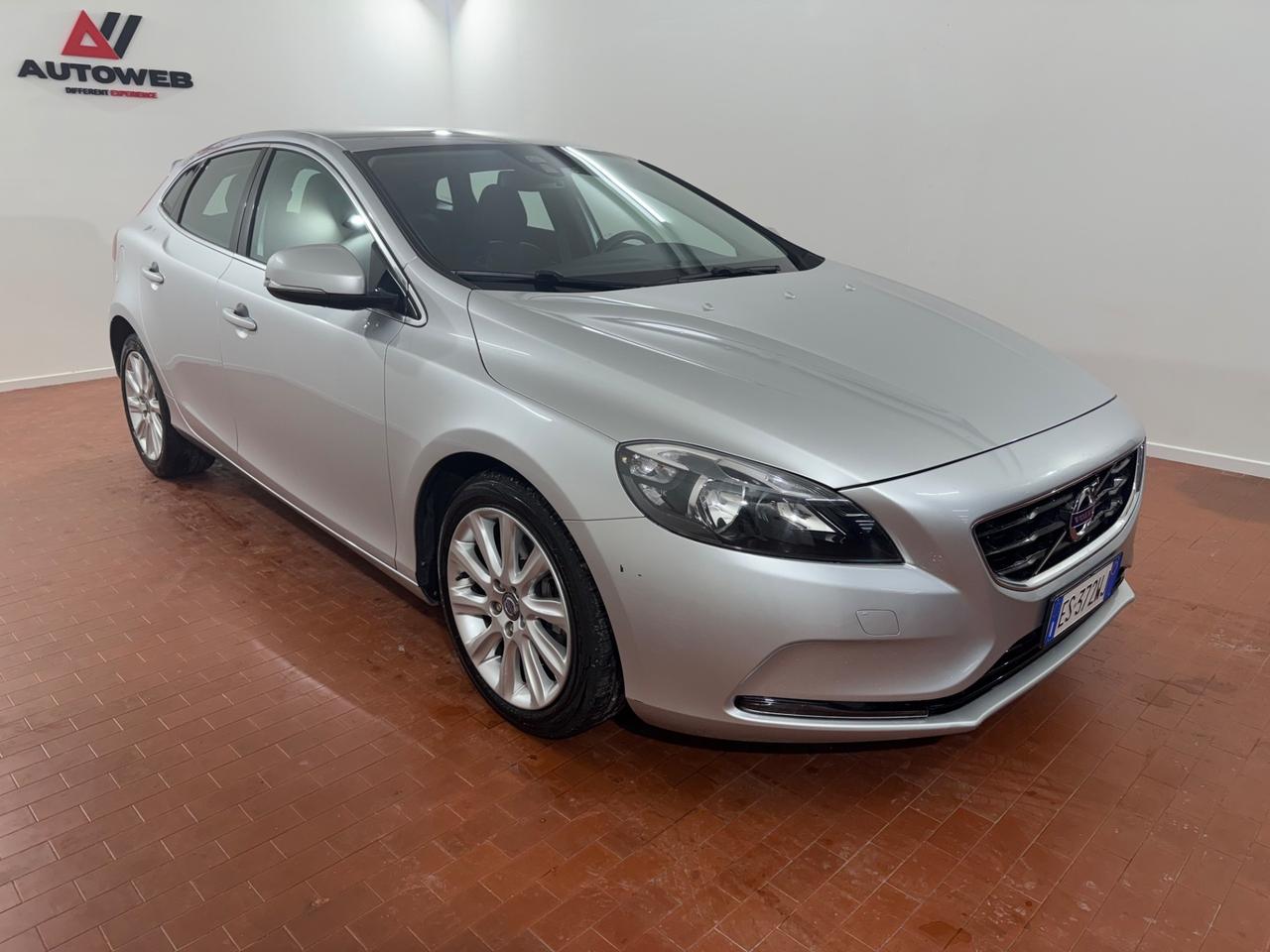 Volvo V40 D3 R-design