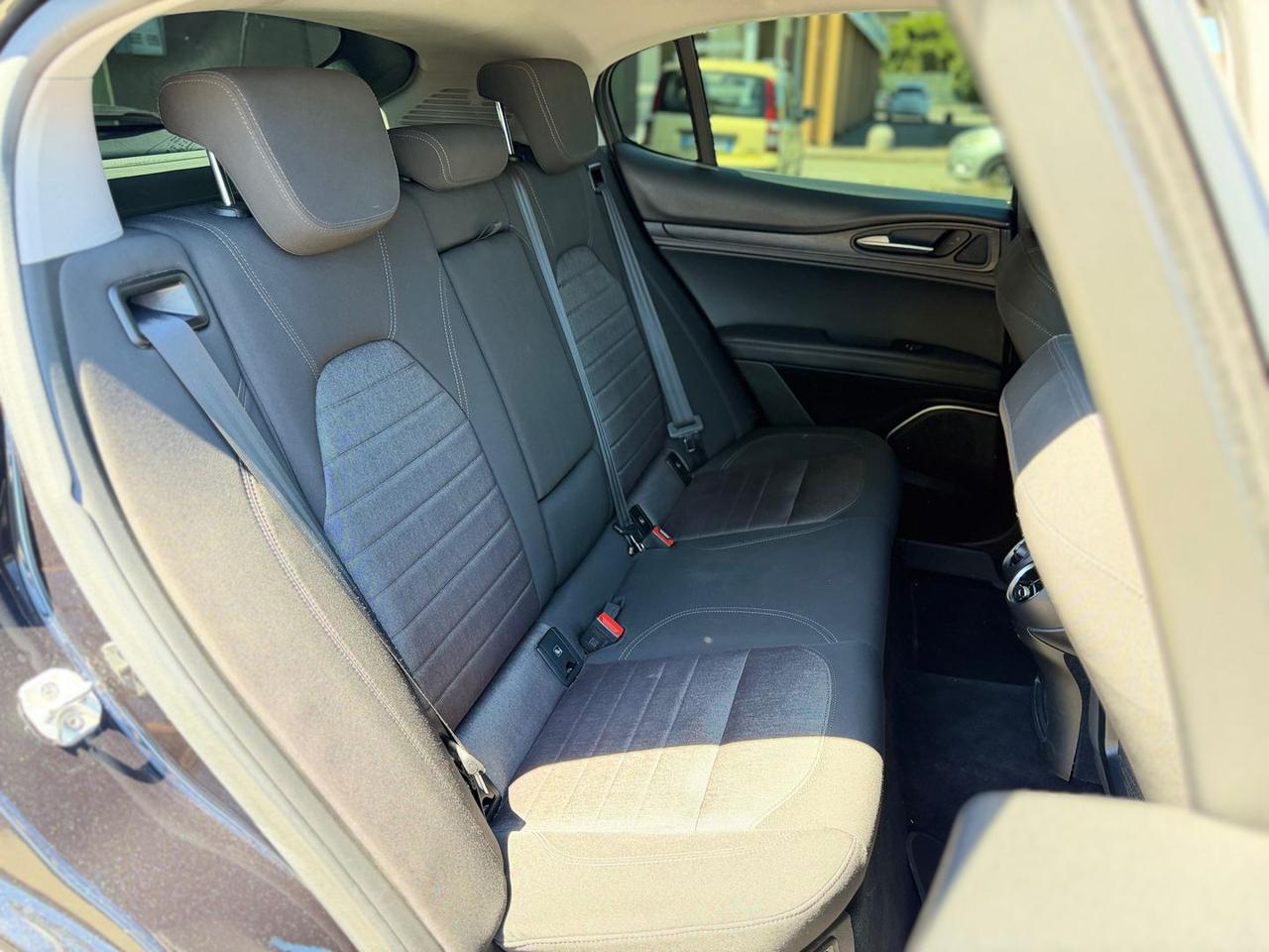 Alfa Romeo Stelvio Executive 2.2 #11317