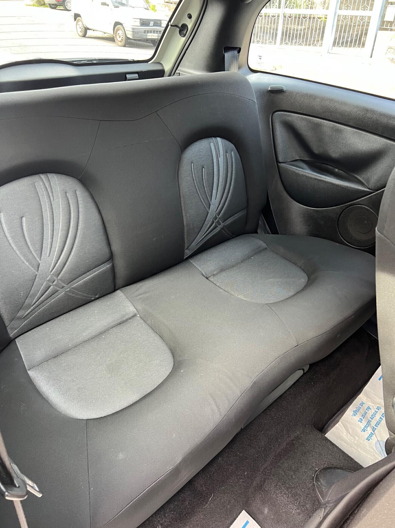 Lancia Ypsilon 1.3 MJT 75 CV Unyca