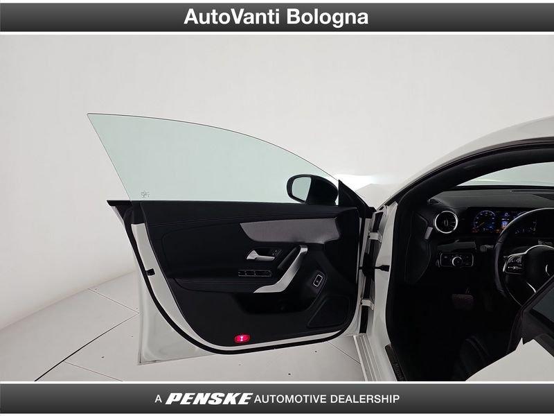 Mercedes-Benz CLA CLA Shooting Brake 180 d Night edition auto