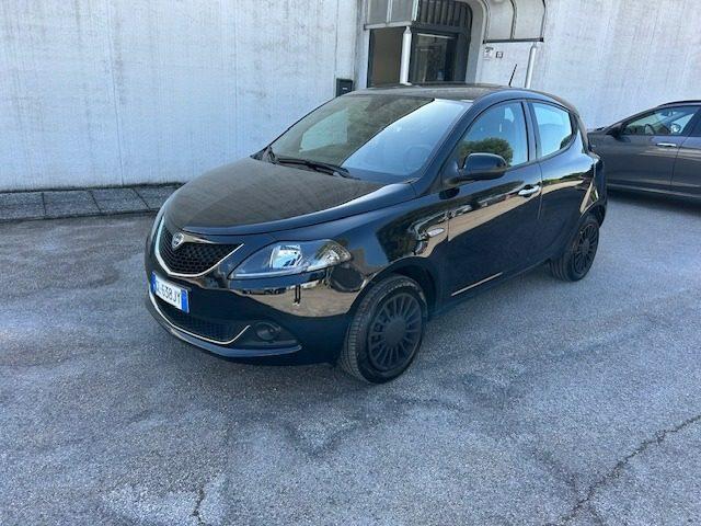 LANCIA Ypsilon 1.0 FireFly 5 porte S&S Hybrid Silver