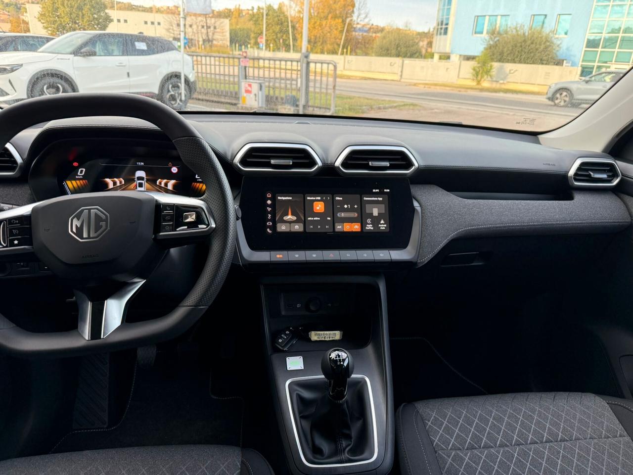 MG ZS 1,5 BZ 115 CV LUXURY MAN MY24 5P