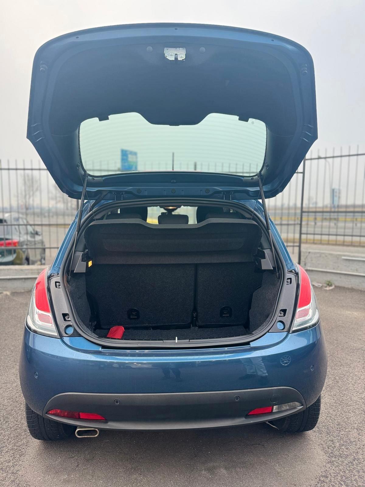 Lancia Ypsilon 1.0 FireFly 5 porte S&S Hybrid Gold