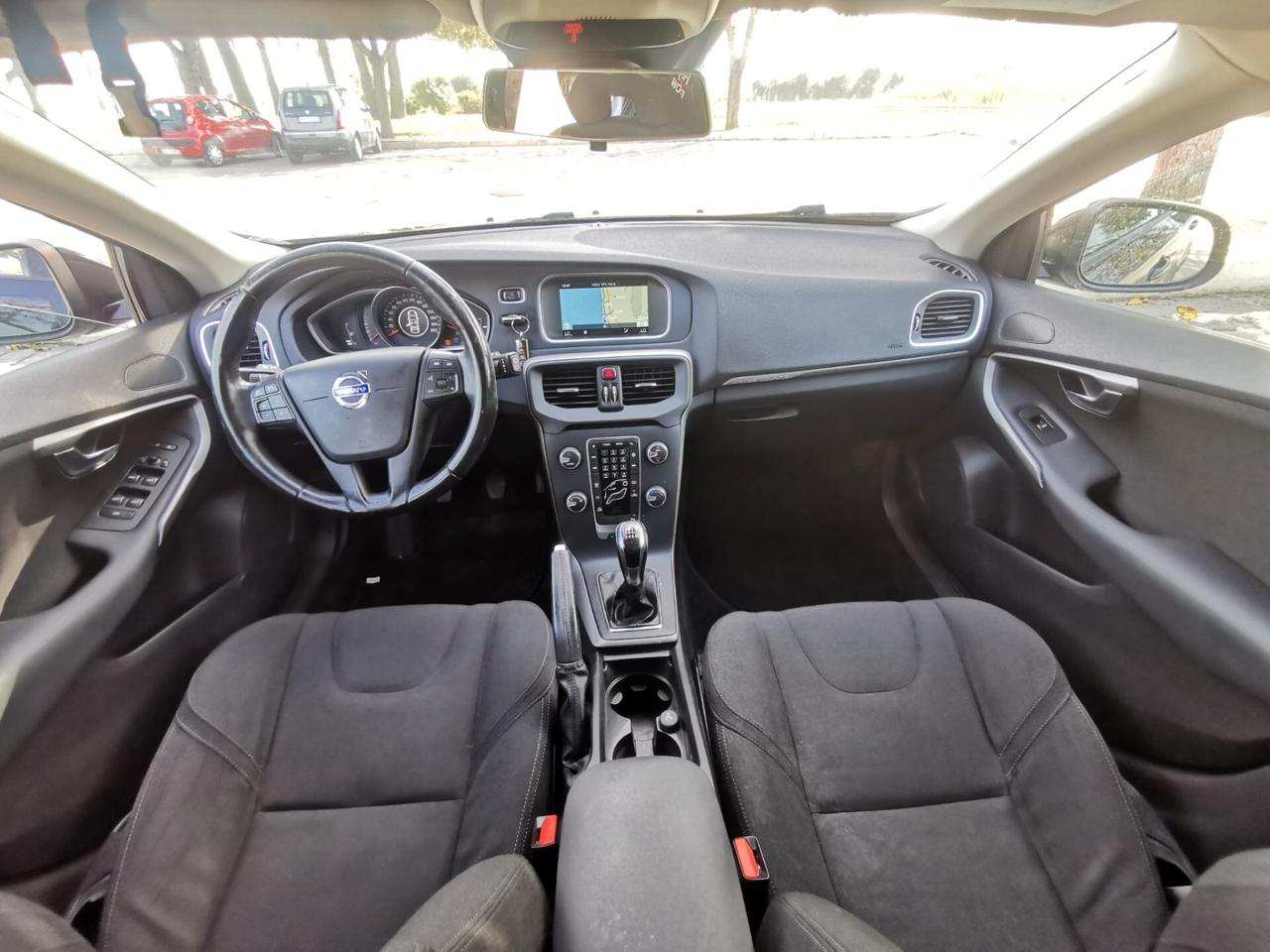 Volvo V40 Cross Country D2 Summum - 2016