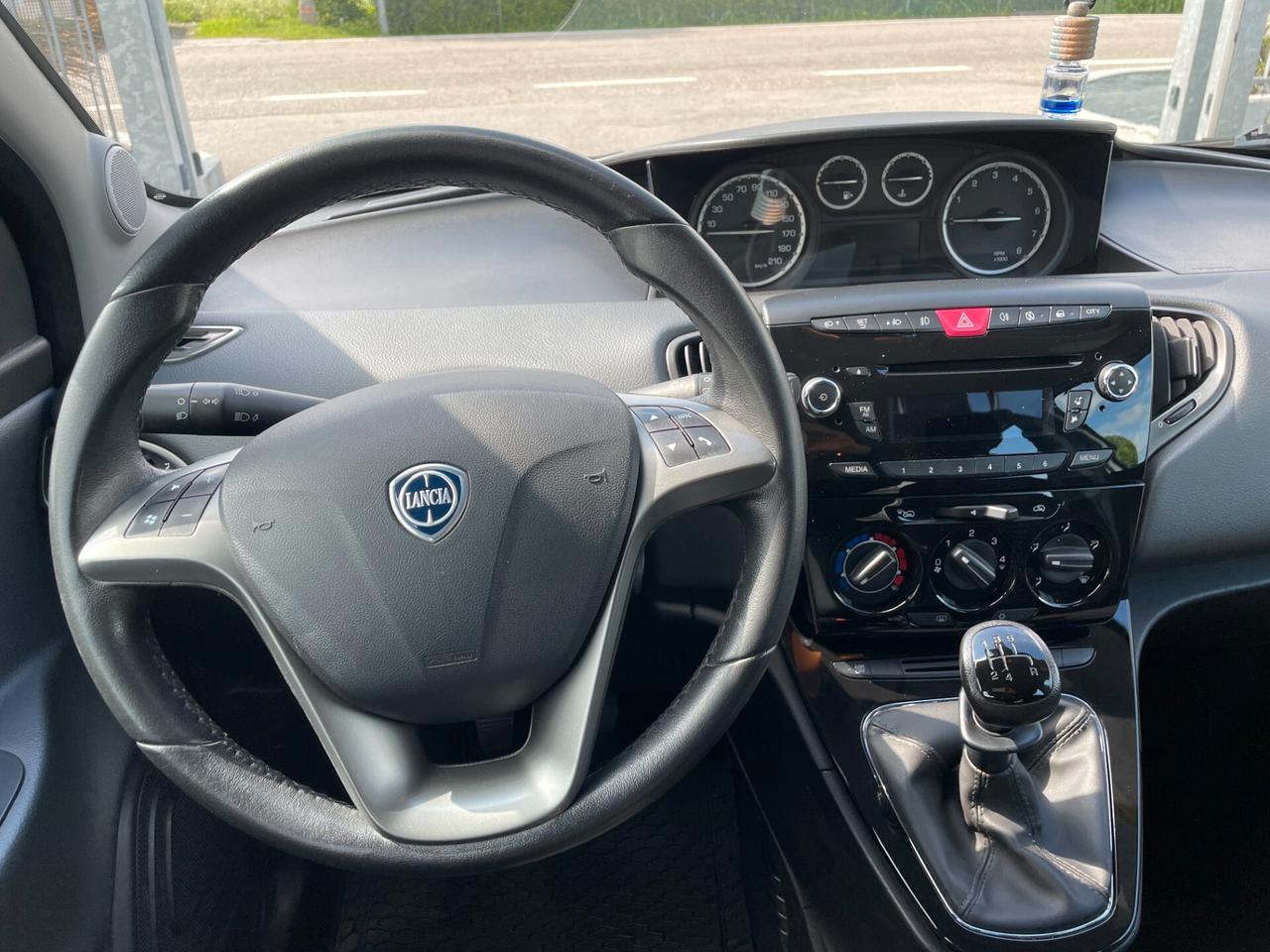 Lancia Ypsilon 1.2 69 CV 5 porte Platinum