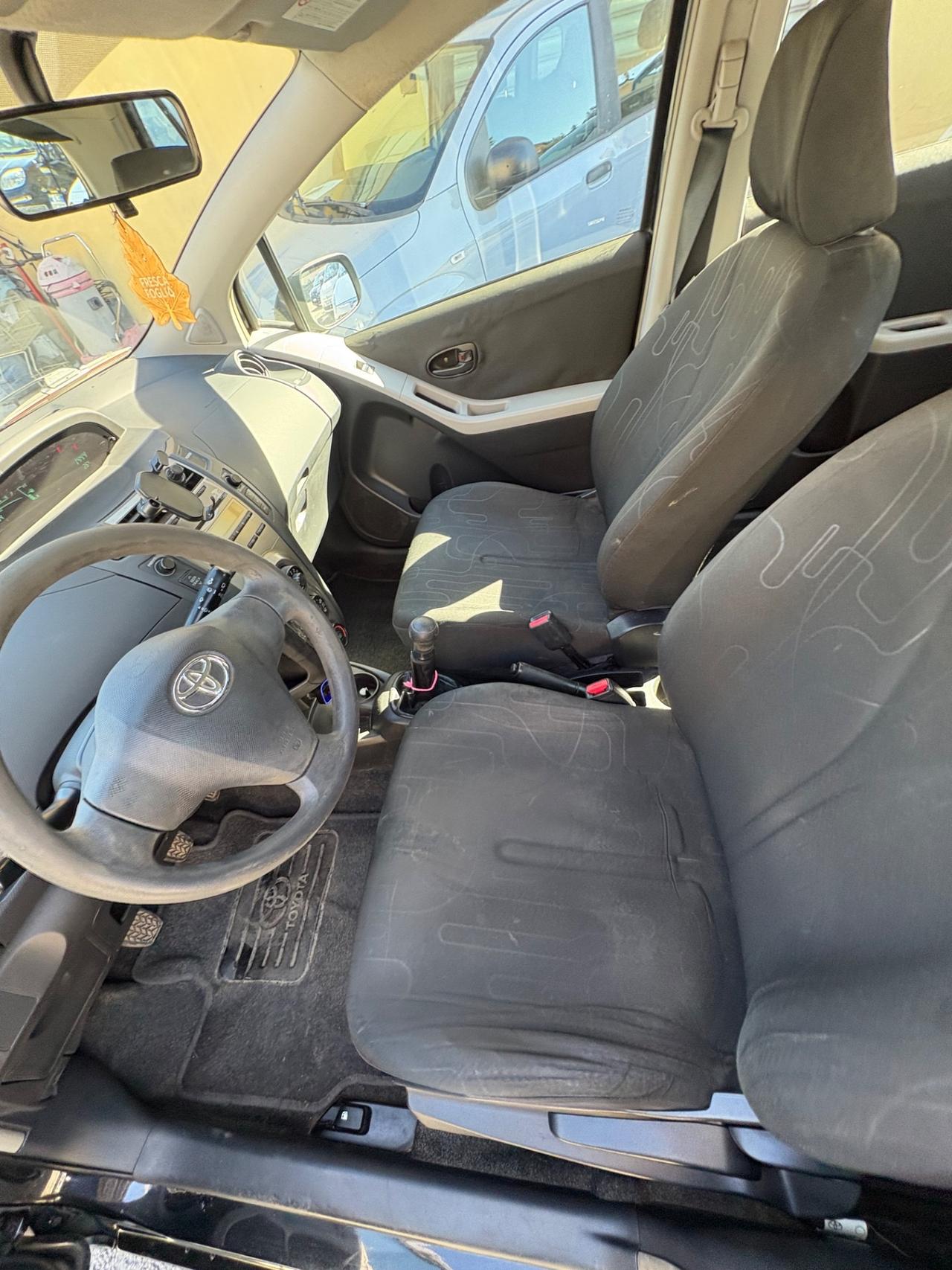 Toyota Yaris 1.0 5 porte Now