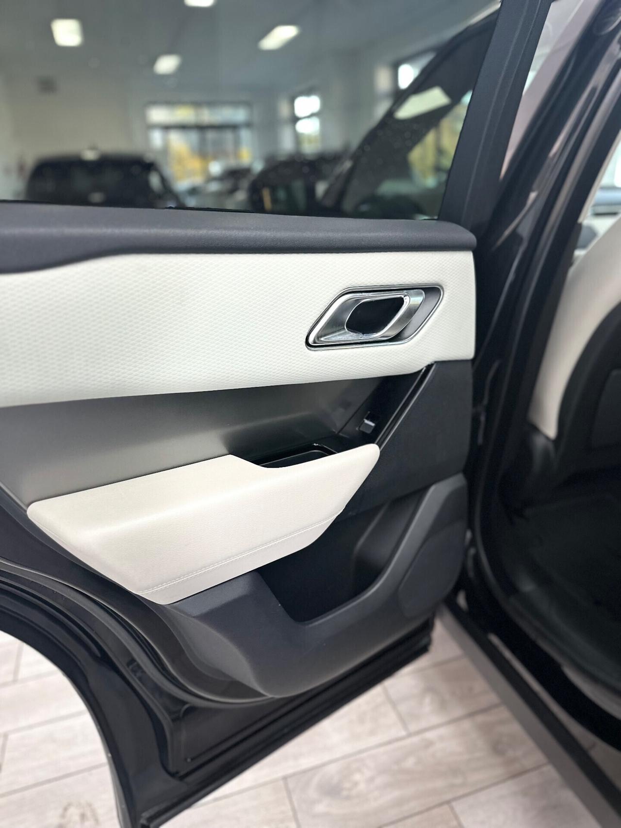 Range Rover Velar 2.0D tettuccio apribile