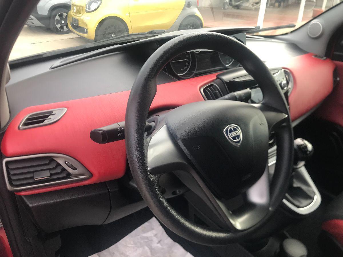 LANCIA Ypsilon 1.2 69 CV 5 porte S&S Black&Red