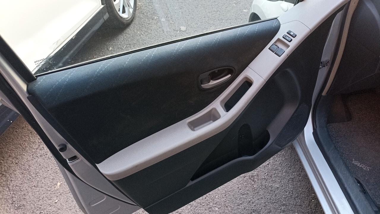 Toyota Yaris 1.4 D-4D 5 porte M-MT Sol automatica