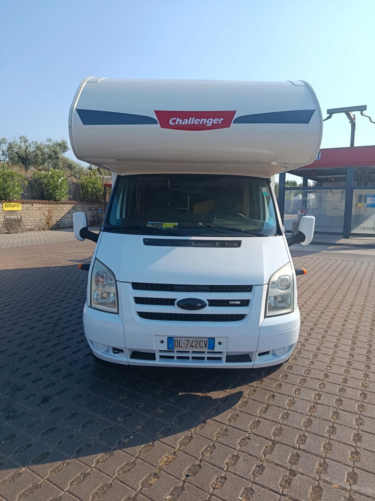 Challenger Genius49 7 posti letto