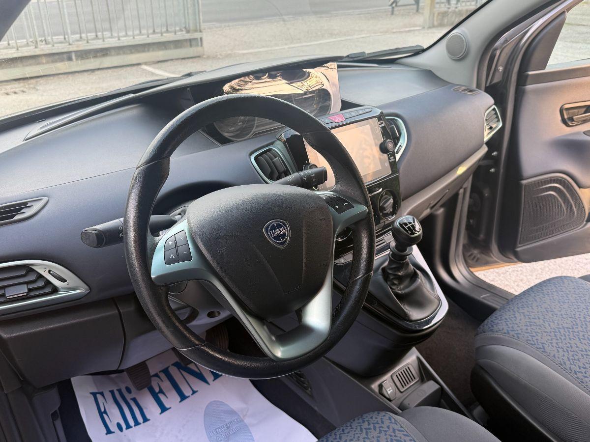 LANCIA - Ypsilon - 1.0 FireFly 5p.S&S Hyb. Platino