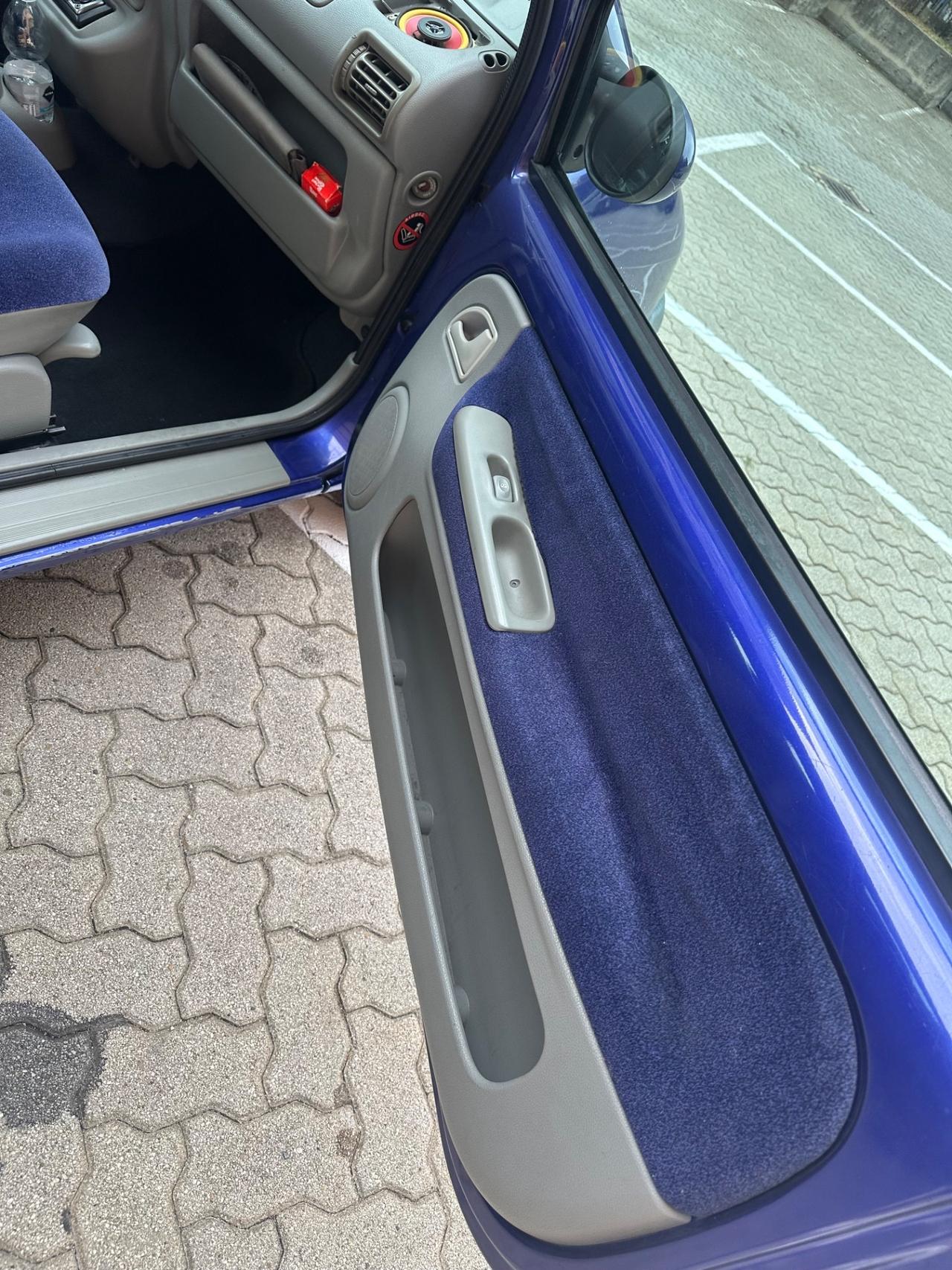 Renault Twingo 1.2i cat Ice
