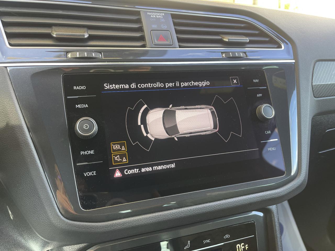 Volkswagen Tiguan 2.0 TDI 150 CV SCR DSG R-Line Fari IQ.LIGHT LED MATRIX--Digital Cockpit Pro 10,25", Navi