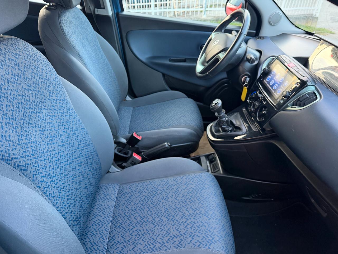 Lancia Ypsilon 1.0 FireFly 5 porte S&S Hybrid Gold