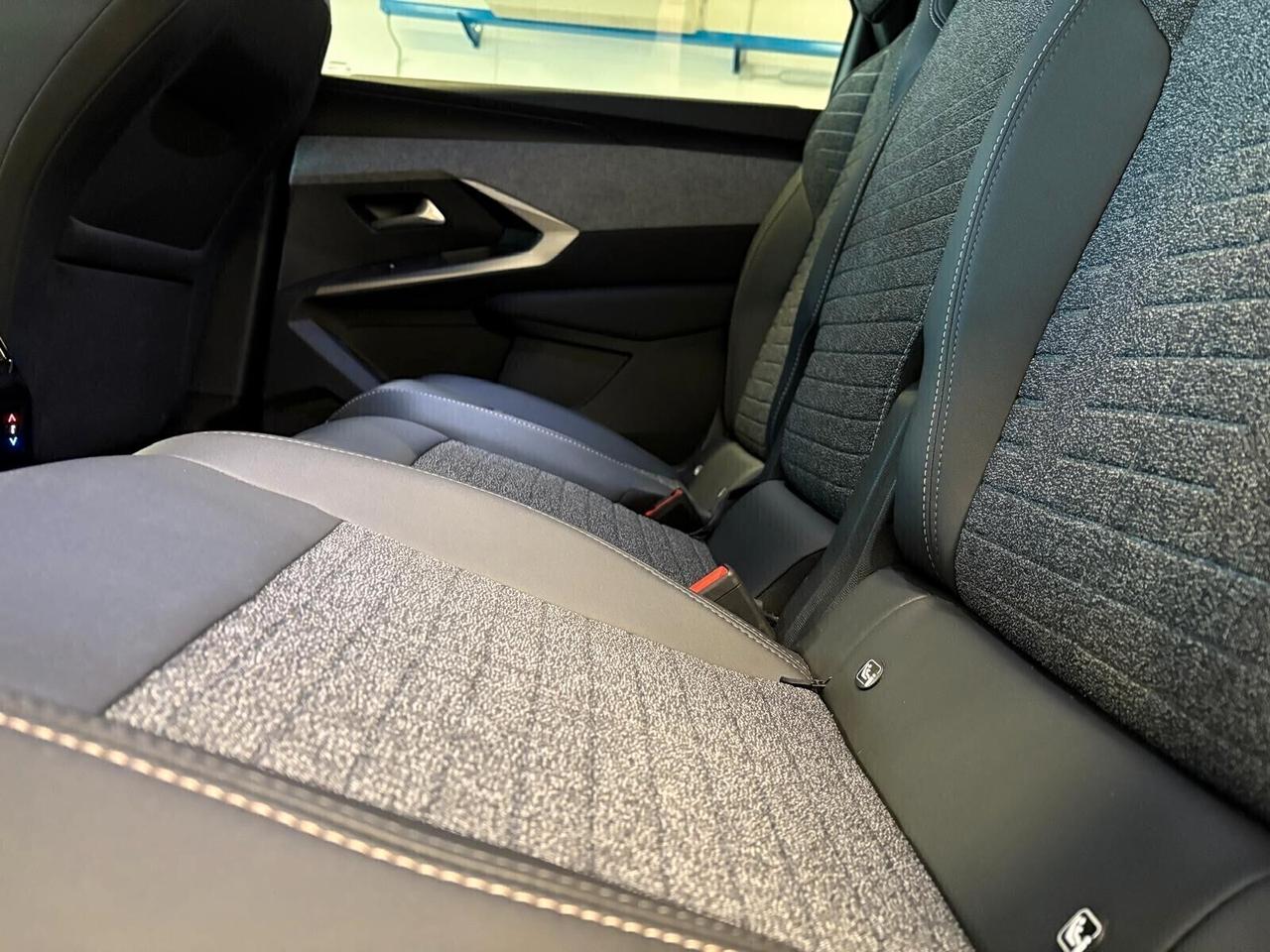 Peugeot 5008 ALLURE Hybrid 145 e-DCS6 7 posti SPOTICAR