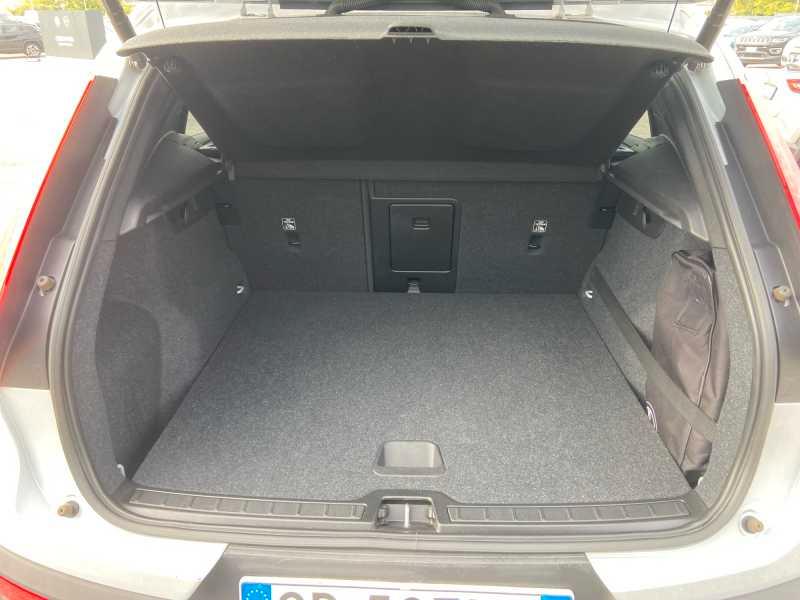 VOLVO XC40 2.0 d3 MoMenT. AuTo