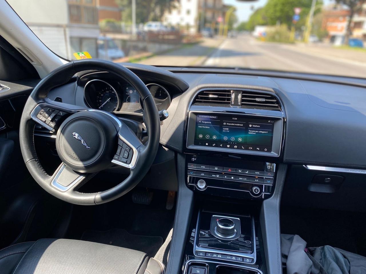 Jaguar F-Pace 2.0 D 180 CV AWD aut. R-Sport