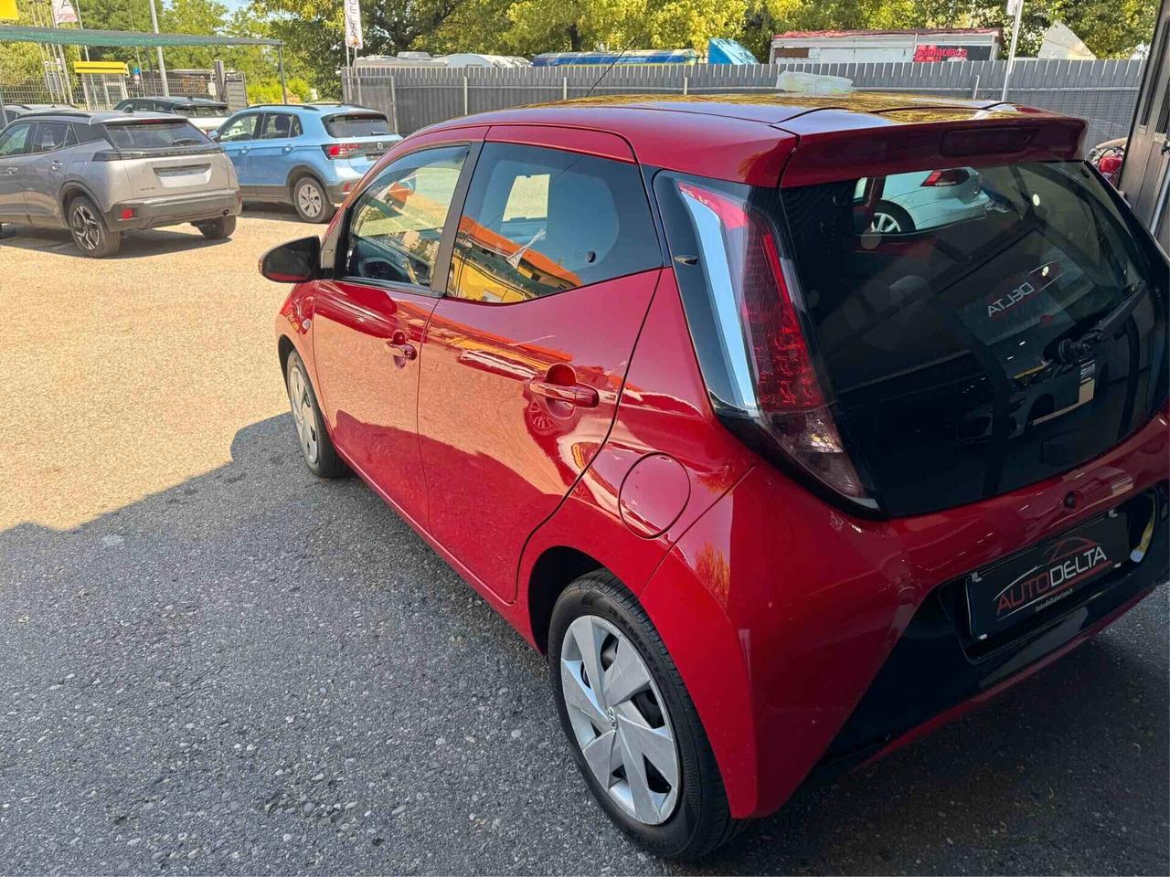 Toyota Aygo 1.0 VVT-i 69 CV 5 porte x-play