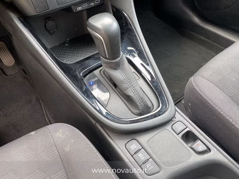 Toyota Yaris Hybrid Trend MY24