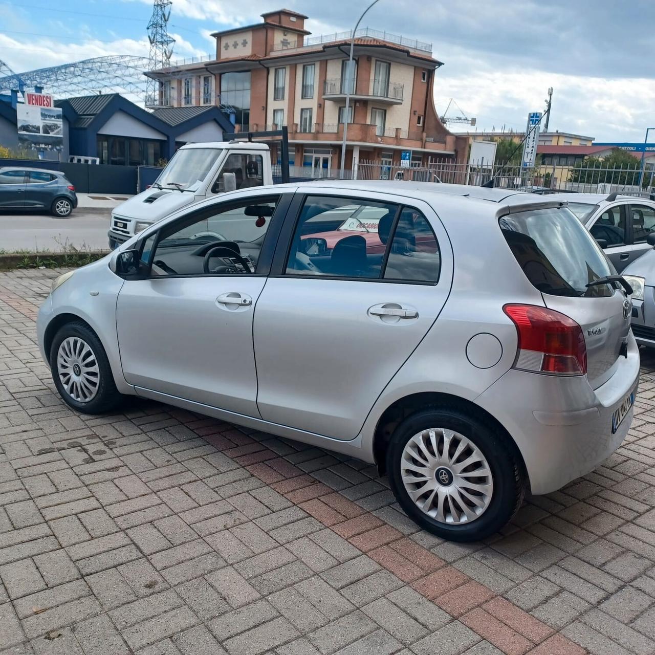 NEOPATENTATI YARIS 1.0 5 PORTE BEN CONSERVATA