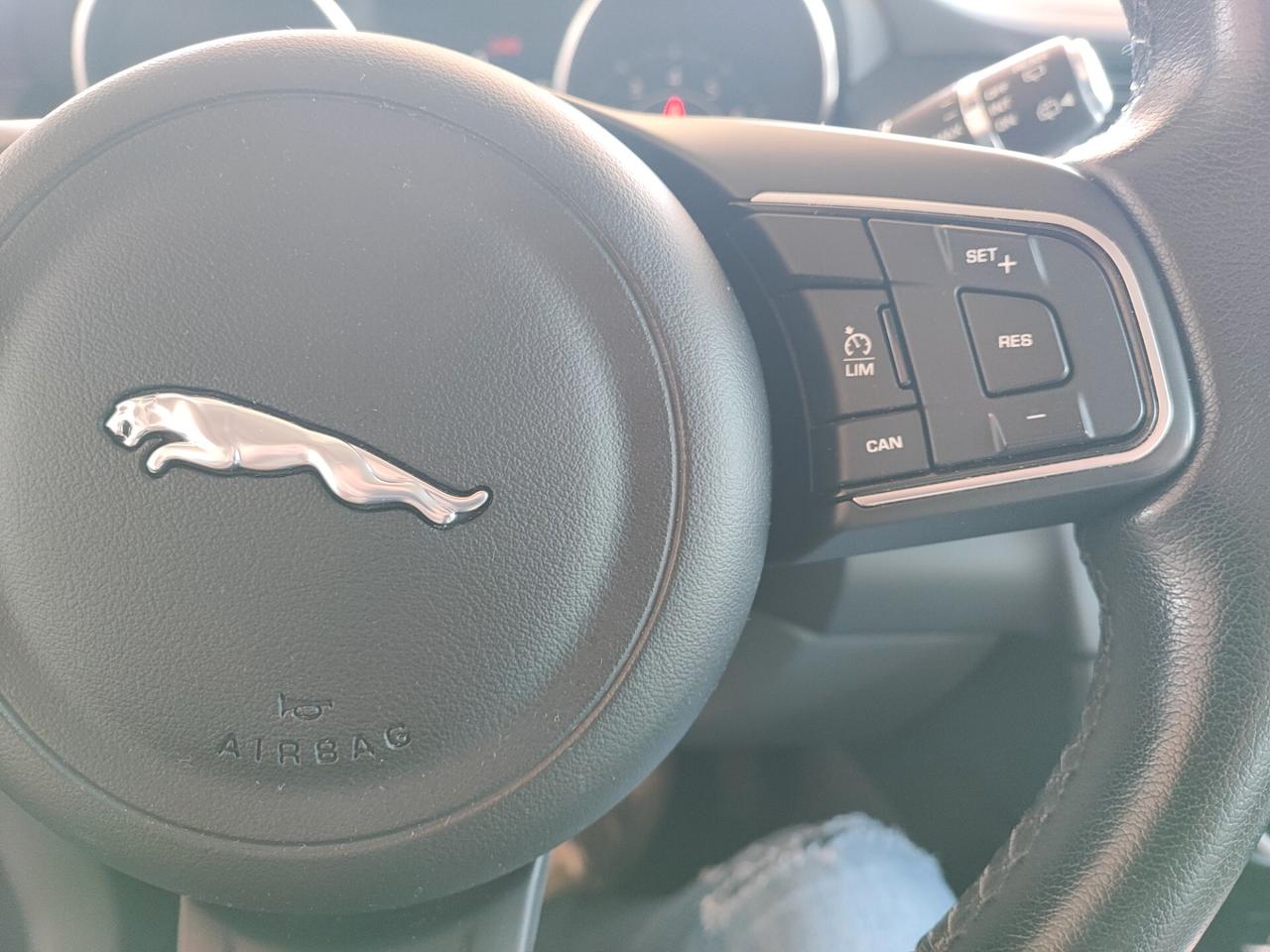 Jaguar E-Pace 2.0 AWD aut. R-Dynamic HSE
