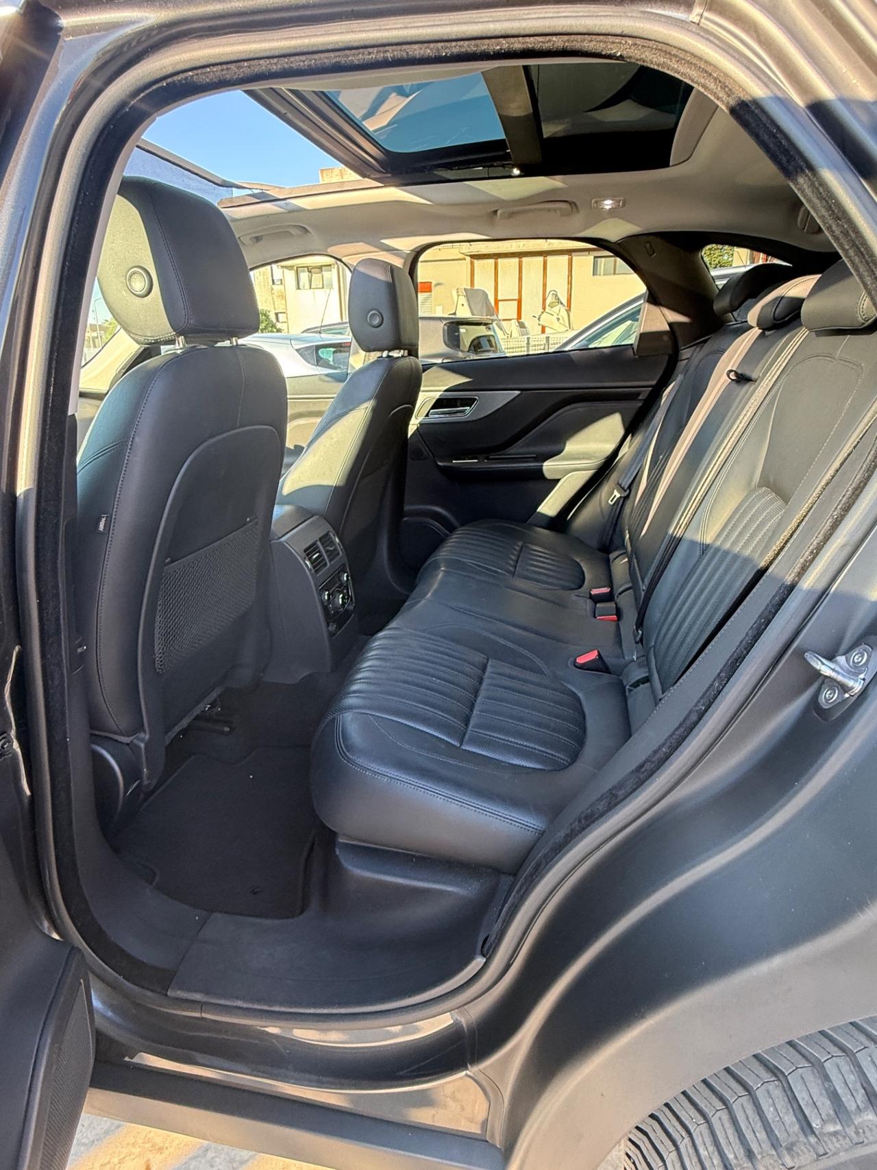 Jaguar F-Pace 2.0 D 180 CV AWD aut. Portfolio