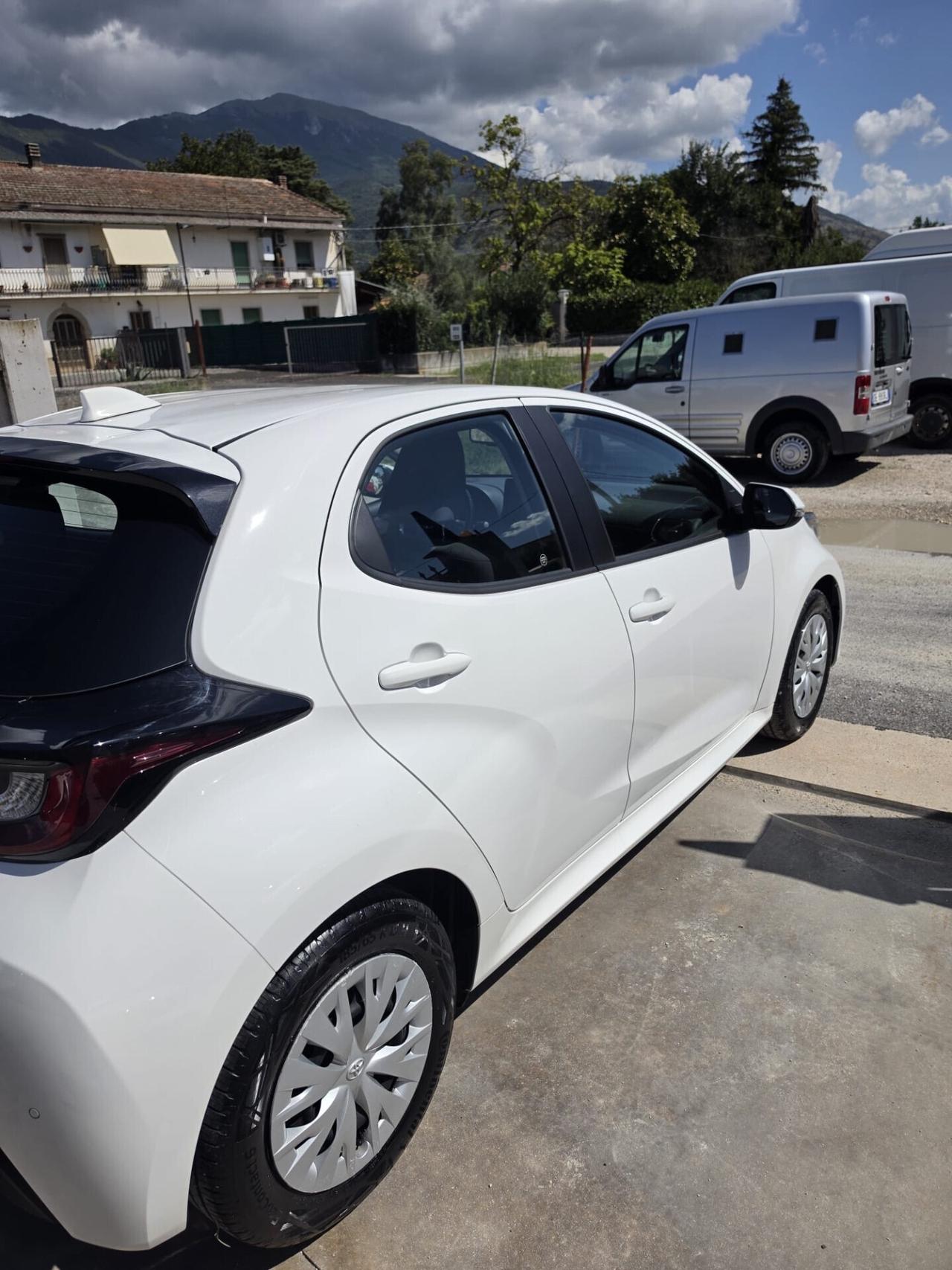Toyota Yaris 1.5 Hybrid 5 porte Trend 6500 km automatico full