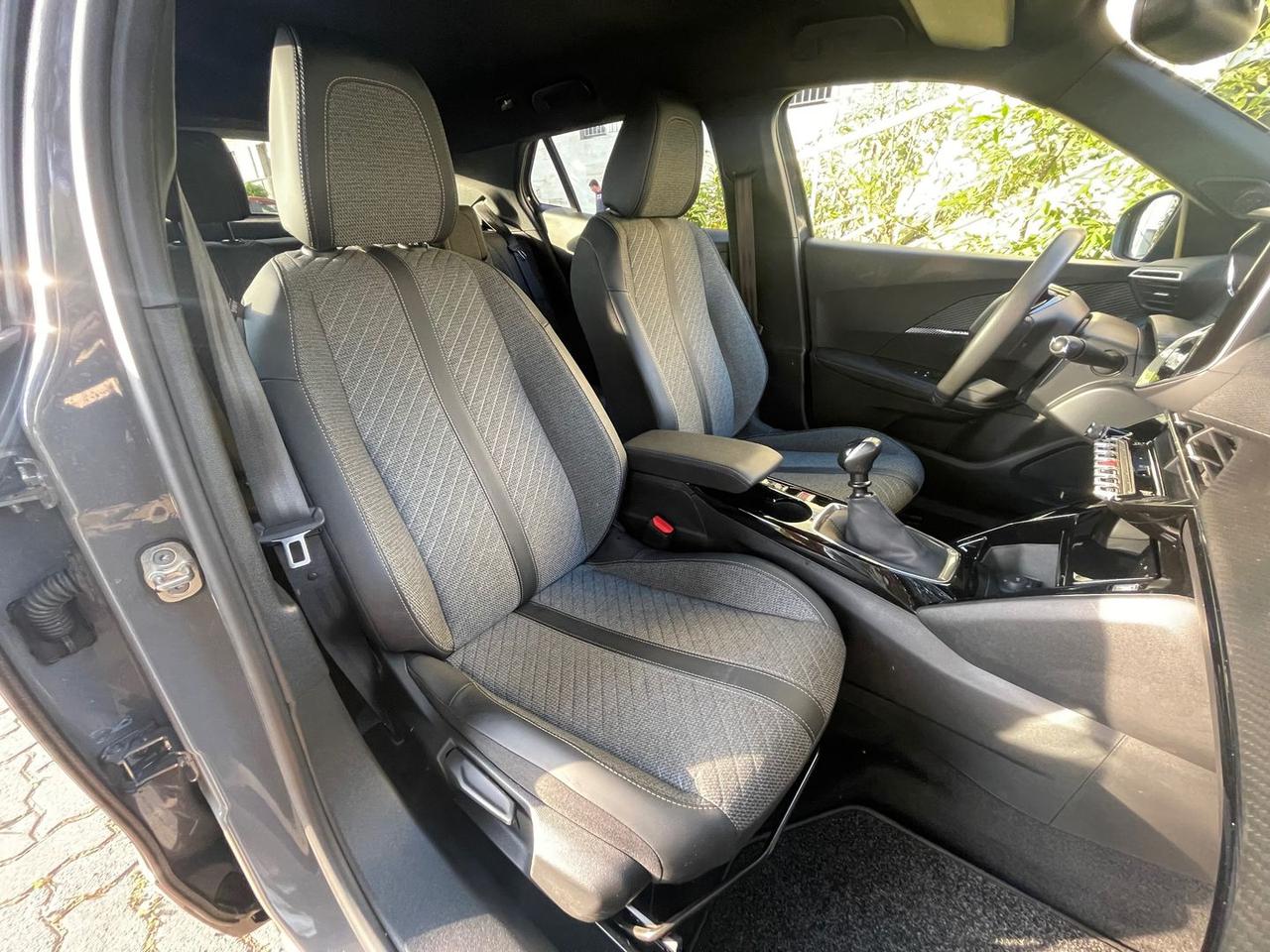 Peugeot 2008 Allure 1.2 PureTech 100 #5940