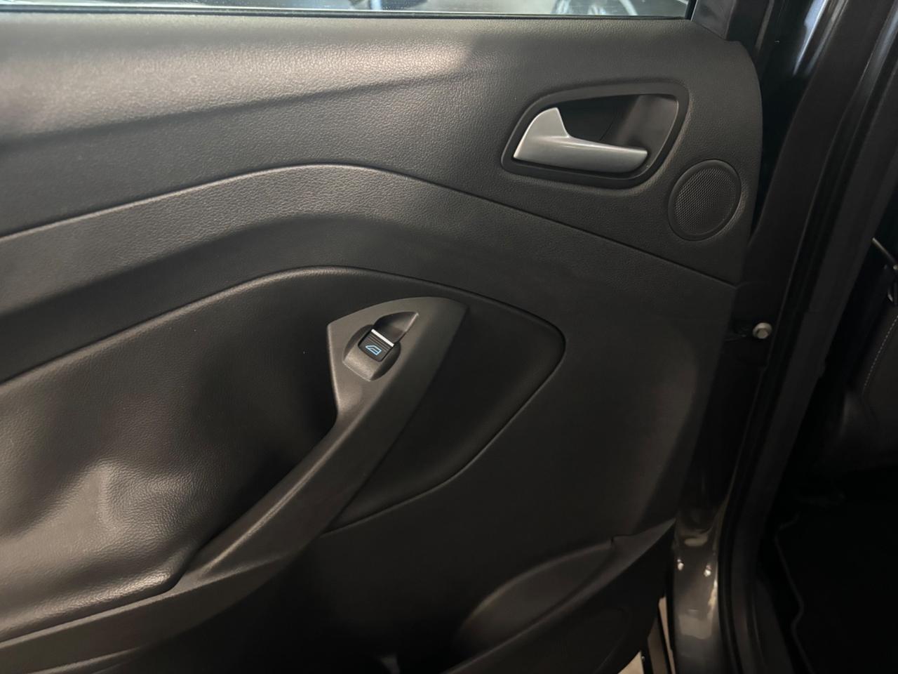 Ford Kuga 1.5 TDCI AUTOMATICA Powershift Titanium