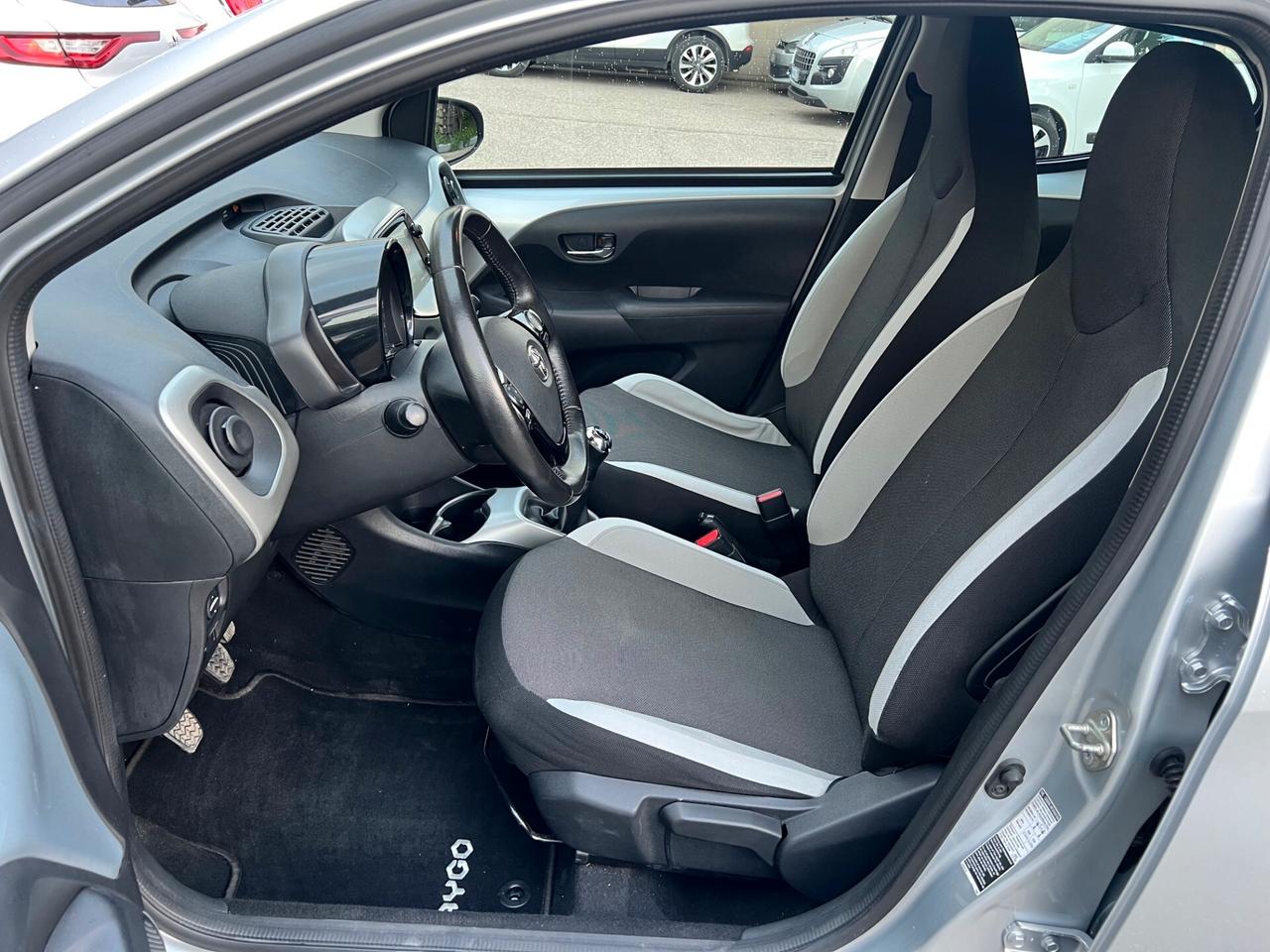 Toyota Aygo 5pt 1.0 Benz. 70cv x-pure CAMERA/TEL/CLIMA PERF.