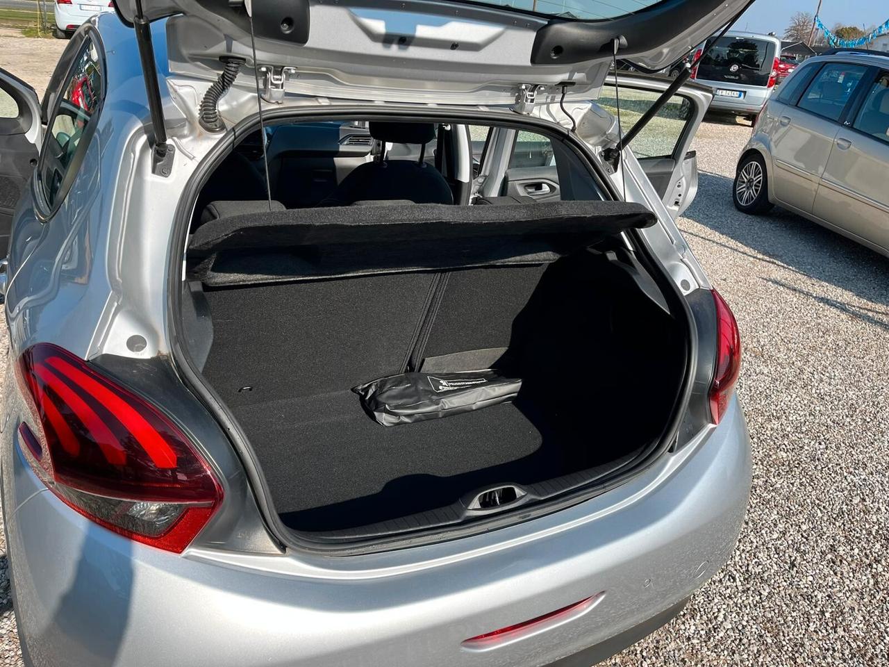Peugeot 208 PureTech 82 5 porte Allure