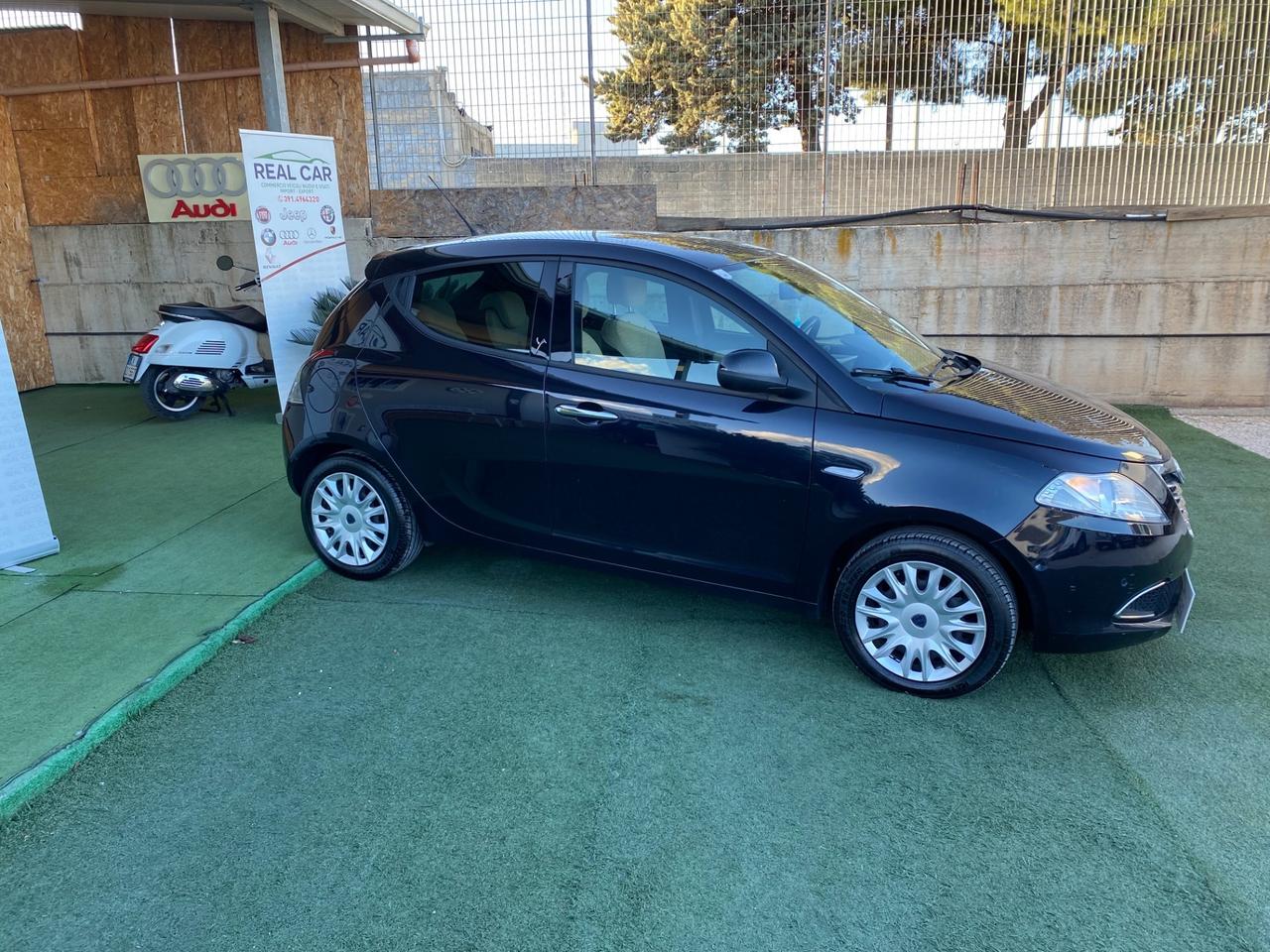 Lancia Ypsilon 1.2 benzina 5 Posti Neopatentati