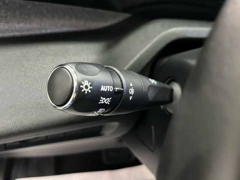 Peugeot 408 Allure Hybrid 136 e-DSC6 aut.