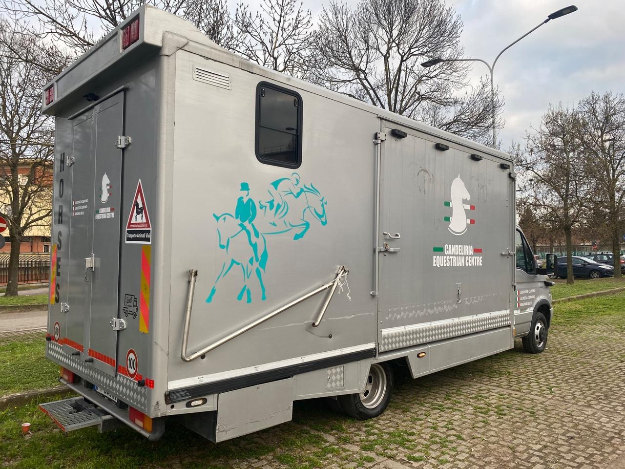 Iveco Daily 50 C11 trasporto per 3 cavalli patente B