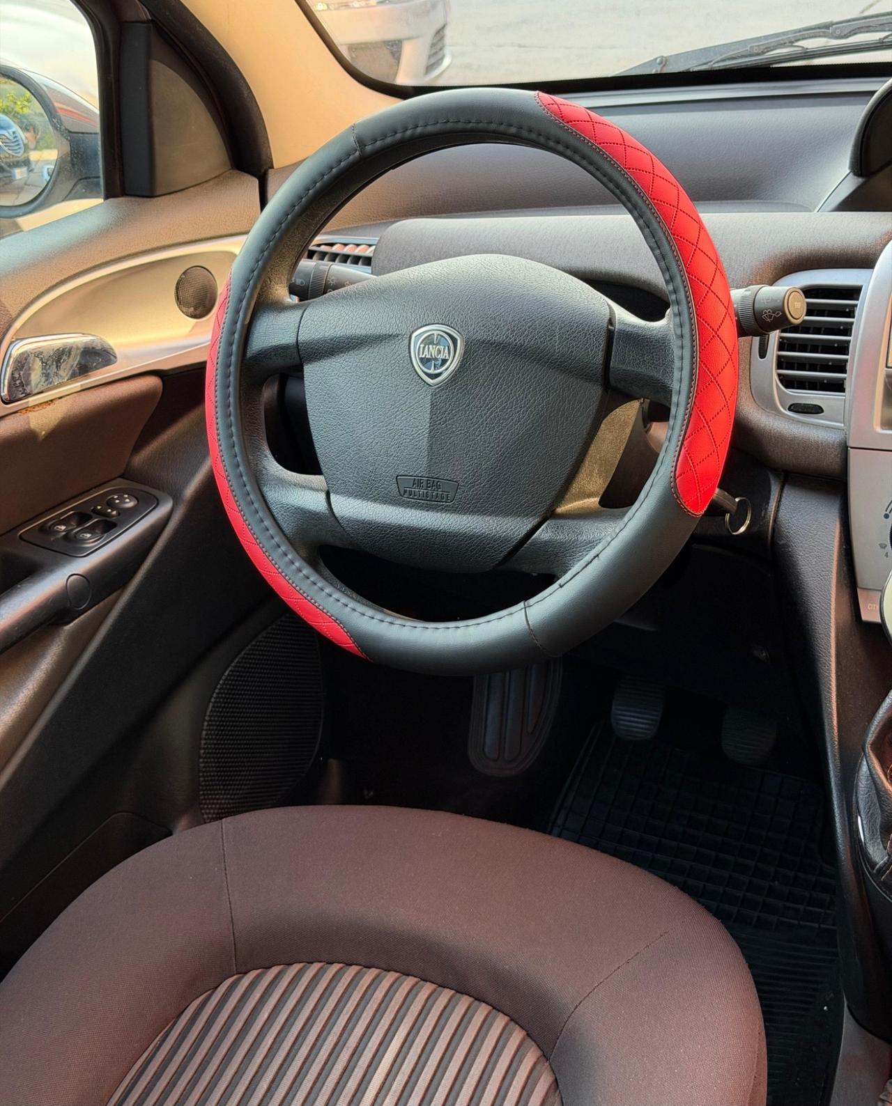 Lancia Ypsilon 1.4 Argento Ecochic GPL
