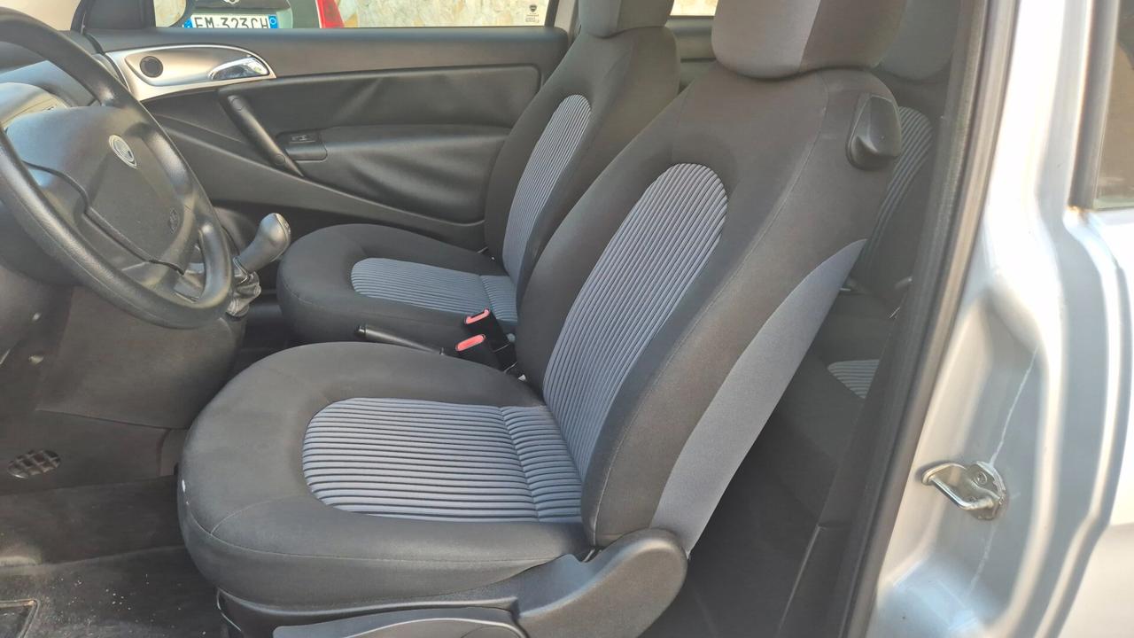 Lancia Ypsilon 1.3 MJT 75 CV Oro