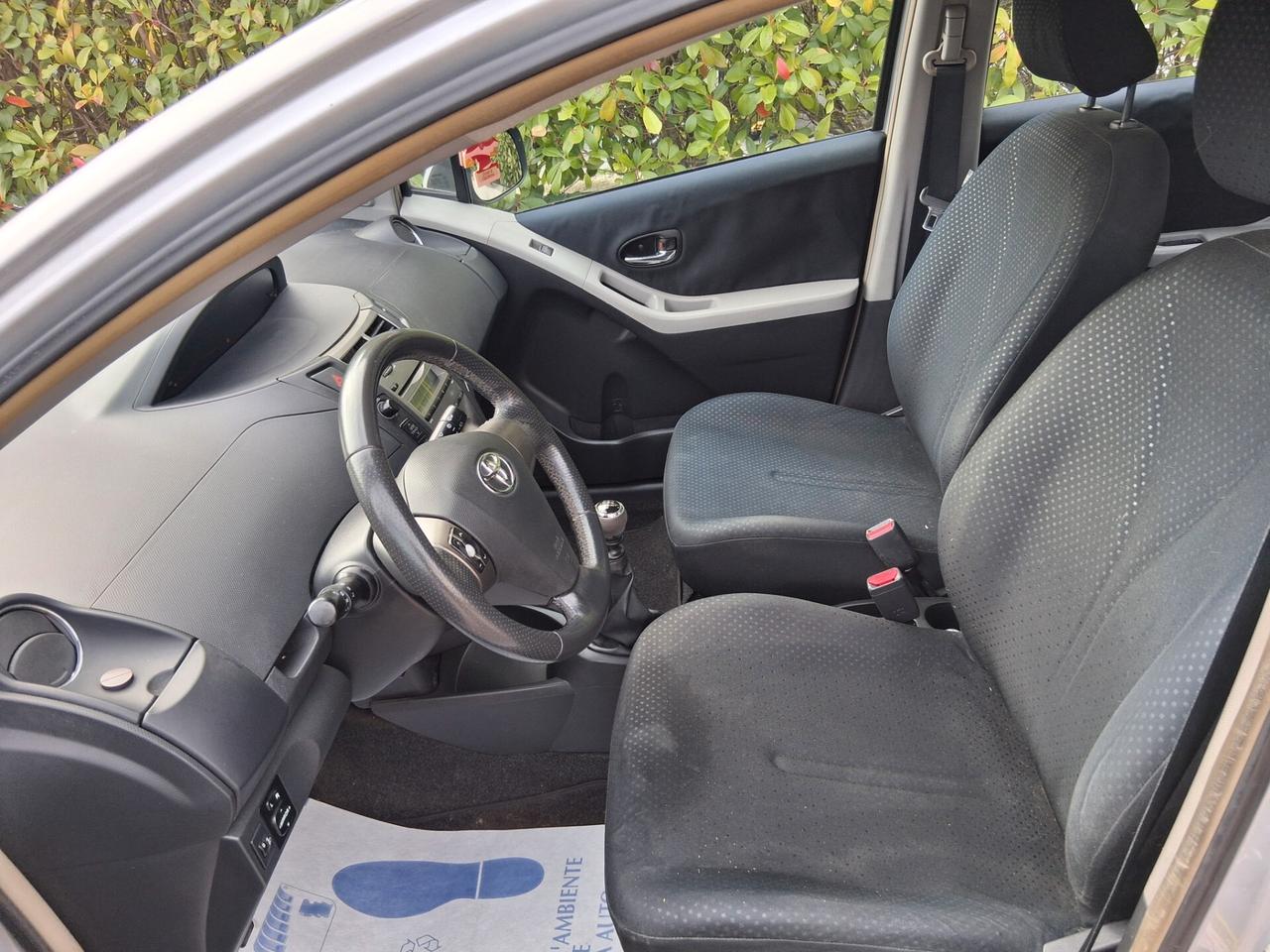 Toyota Yaris 1.0 5 porte Sol