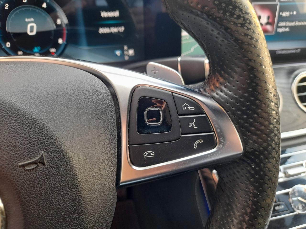 MERCEDES E 220 D AMG LINE BERLINA